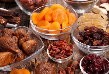 Чи можна їсти сухофрукти влітку: лікар назвав головні переваги та недоліки