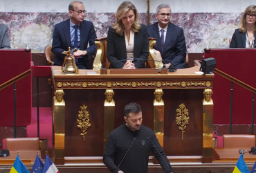 Зеленський викликав бурхливі оплески під час виступу перед парламентом Франції (відео)