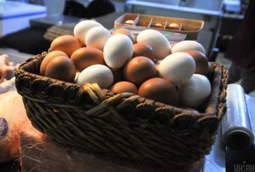 Чи потрібно мити свіжі яйця: експерт з харчових продуктів розкрив всю правду