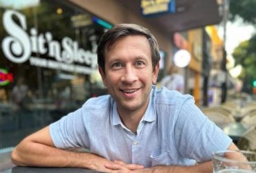 Дмитрий Ступка показал редкие фото с бабушкой и публично обратился к ней