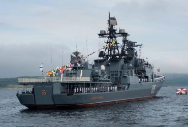 Чуваки, не прекращайте: корабль РФ с сотнями человек экипажа горит в Баренцевом море