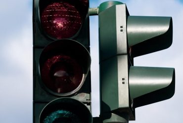 Неработающие светофоры: в полиции рассказали, как не попасть в беду водителям и пешеходам