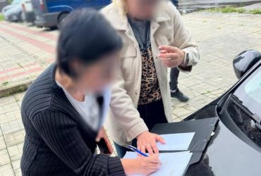 На Житомирщині жінка програла в онлайн-казино гроші, зібрані на випускний для учнів