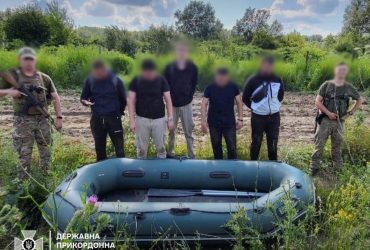 С лодкой к Тисе: пограничники задержали группу уклонистов (фото, видео)