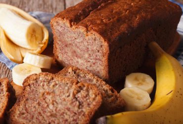 Банановый хлеб за 10 минут: супер-ленивый и вкусный рецепт от Джейми Оливера