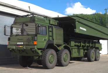 На выставке Eurosatory показали новейший немецкий мостоукладчик (фото)