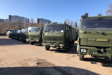 Інтерпайп Віктора Пінчука передав військовим 227 автівок: пікапи, бронетехніку, вантажівки