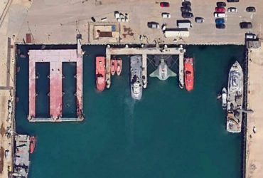 Похож на корабль из Star Wars: огромный американский подводный дрон сняли из космоса (фото)