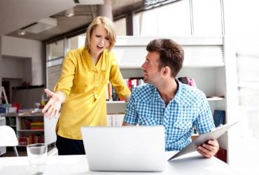 Как справиться с грубыми коллегами на работе: эксперт по карьере назвала ключевые методы