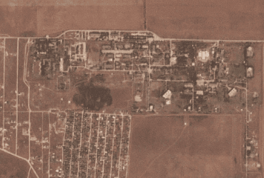 На спутниковых фотографиях Крыма видны обломки космического радара, пораженного ракетами (фото)