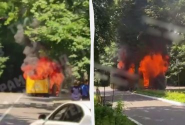 У Києві на ходу загорілася маршрутка: машина повністю згоріла (відео)