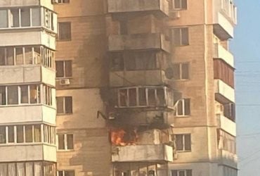 В Оболонском районе Киева обломки ракеты упали на жилой дом