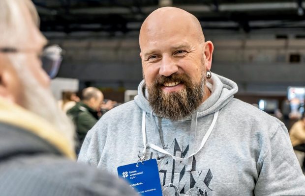 Відомий український співак потрапив в аварію:"Подорож вилізла боком"