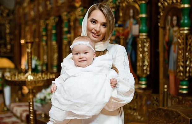 Відома українська ведуча похрестила доньку (фото)
