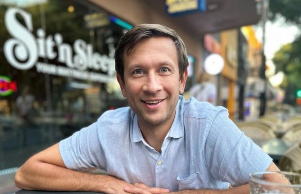 Дмитрий Ступка показал редкие фото с бабушкой и публично обратился к ней