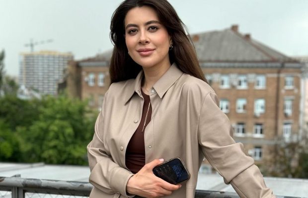 Раміна Есхакзай зізналася, де служить її наречений