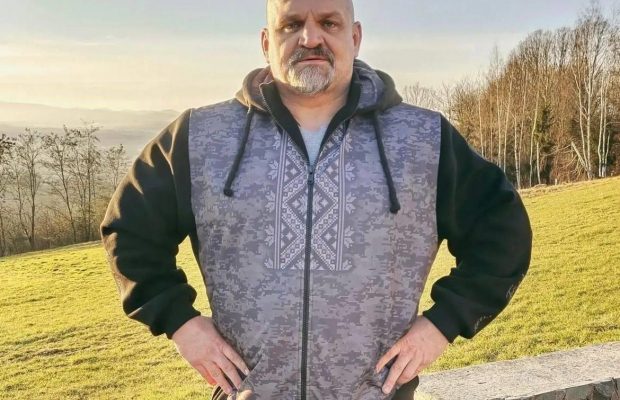 Василь Вірастюк офіційно розлучився з екс-дружиною і вперше показав нову обраницю (фото)