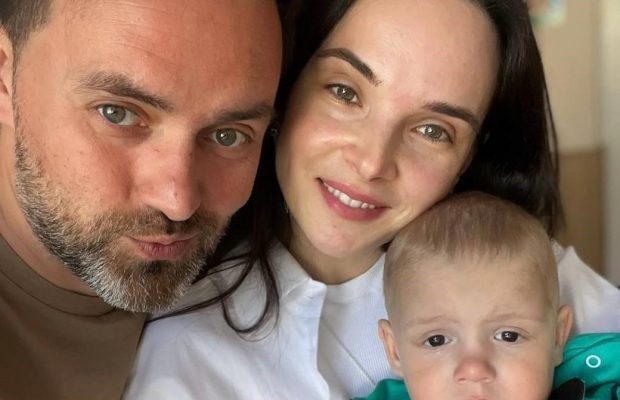 Дружина Тімура Мірошниченка показала, як змінився їхній названий син за рік у родині (відео)