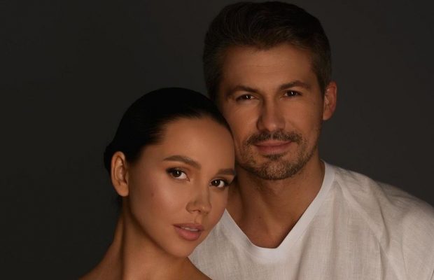 Дружина Жені Кота показала нові вагітні фото та розкрила, скільки кіло набрала