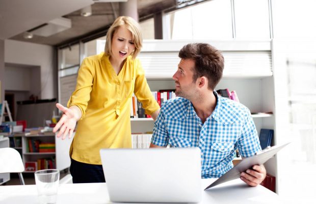 Як впоратися з грубими колегами на роботі: експерт з кар'єри назвала ключові методи