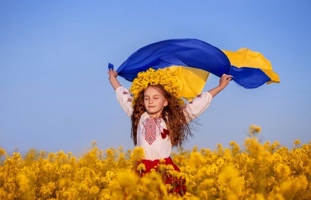 З Днем Конституції України: історія дати, листівки і привітання зі святом