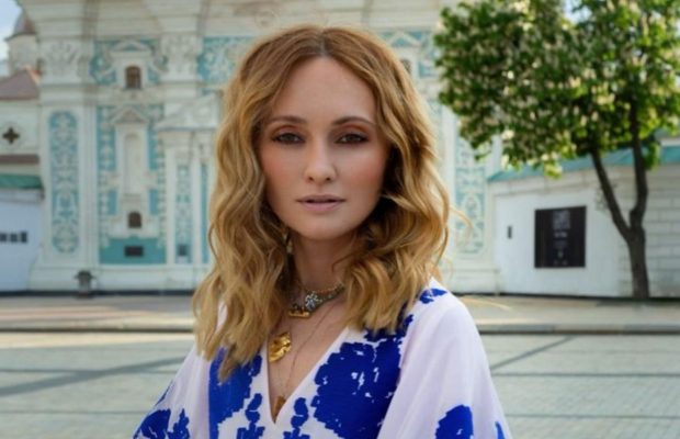 "Влучили снаряди": відома дизайнерка розповіла, як ворог знищив дім її батьків