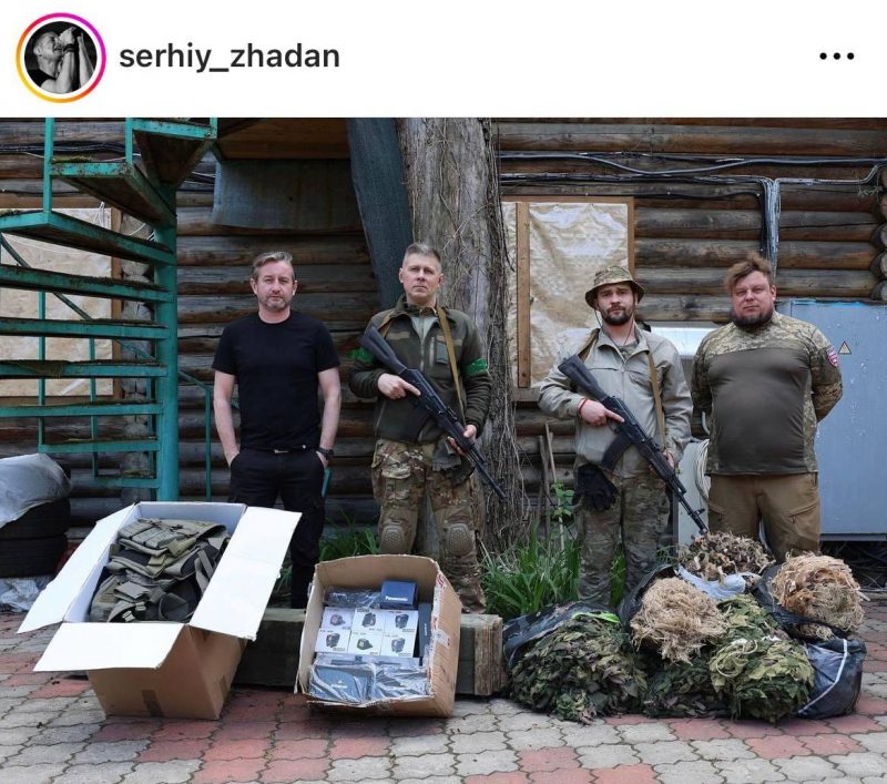 Сергей с военными / фото инстаграм Сергея Жадана