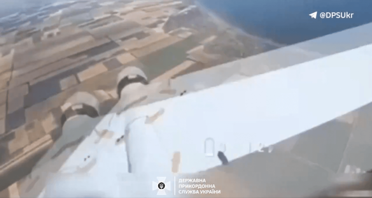 На видео видно перехват разведывательного дрона Zala сверху с помощью FPV / скриншот На видео видно перехват разведывательного дрона Zala сверху с помощью FPV / скриншот