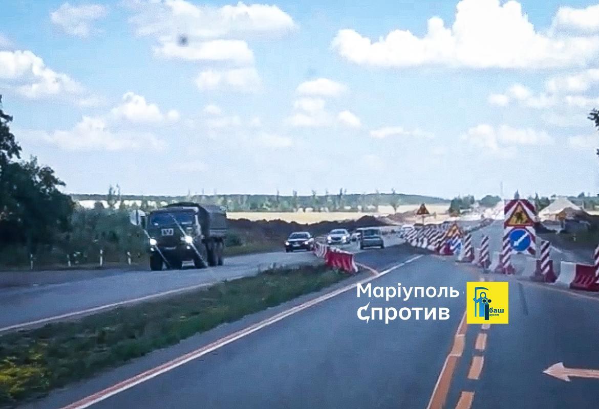 Окупанти перевозять живу силу / фото Маріуполь спротив Окупанти перевозять живу силу / фото Маріуполь спротив