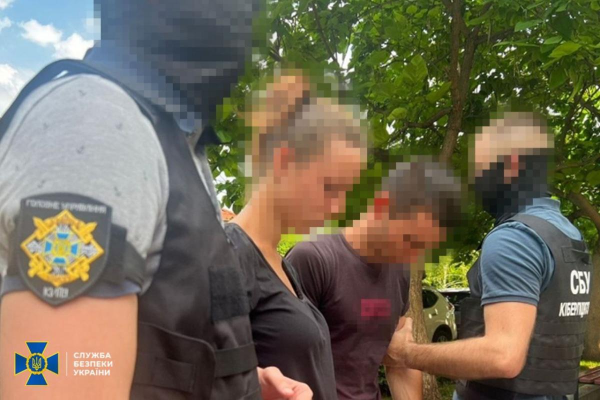 СБУ задержала пару агентов ФСБ / фото СБУ СБУ задержала пару агентов ФСБ / фото СБУ
