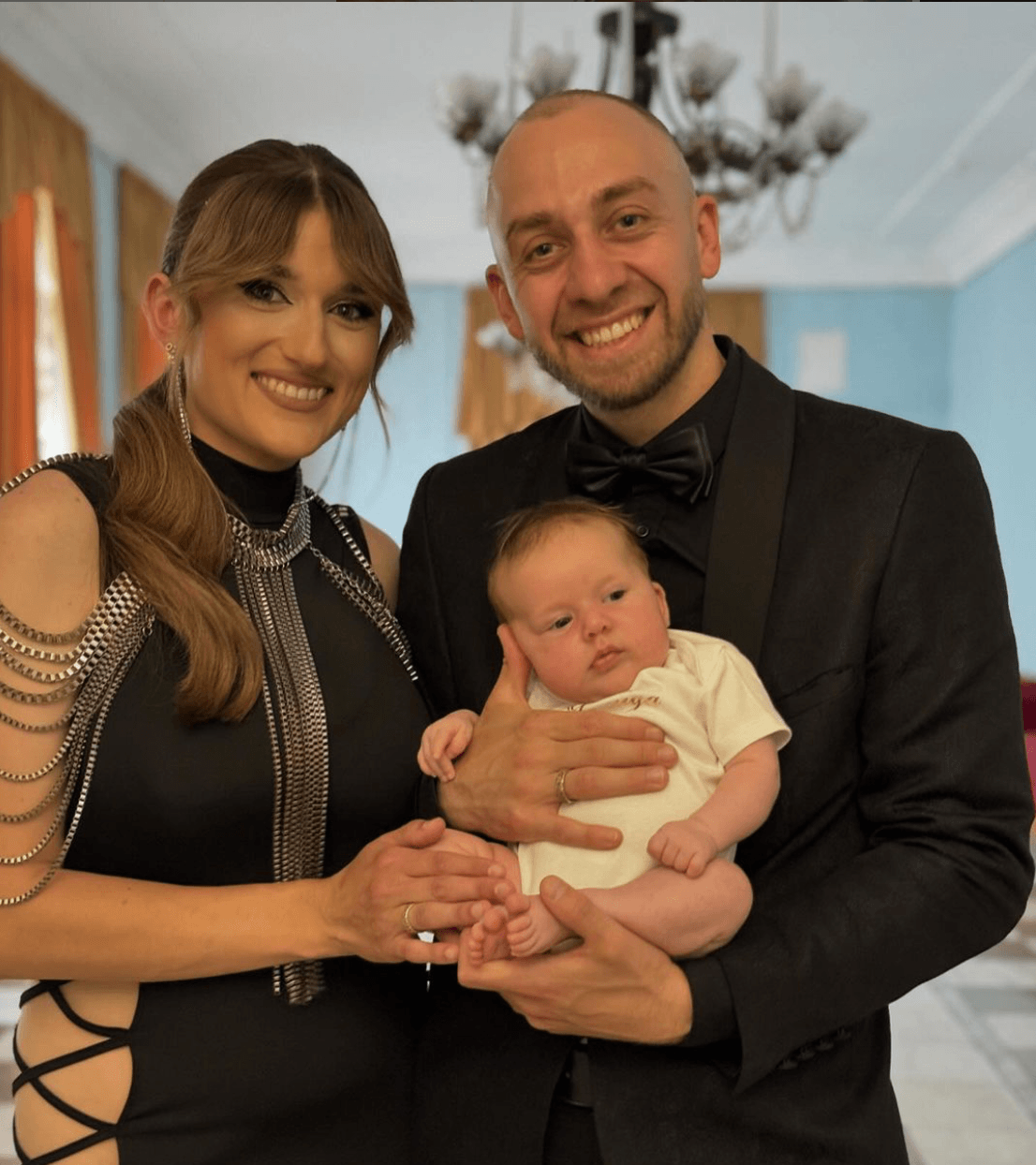 Даша Євтух з чоловіком і дитиною / Скріншот Instagram Даша Євтух з чоловіком і дитиною / Скріншот Instagram