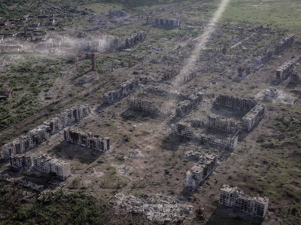 Росіяни обстрілюють місто, але не можуть його захопити / фото 24 ОМБр ім. короля Данила Росіяни обстрілюють місто, але не можуть його захопити / фото 24 ОМБр ім. короля Данила
