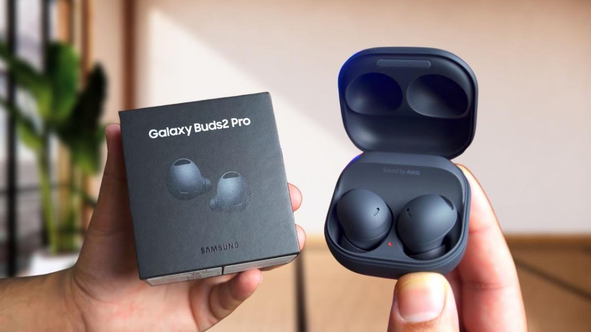 Нові навушники Samsung із дизайном, як у AirPods Pro, показали на фото Нові навушники Samsung із дизайном, як у AirPods Pro, показали на фото