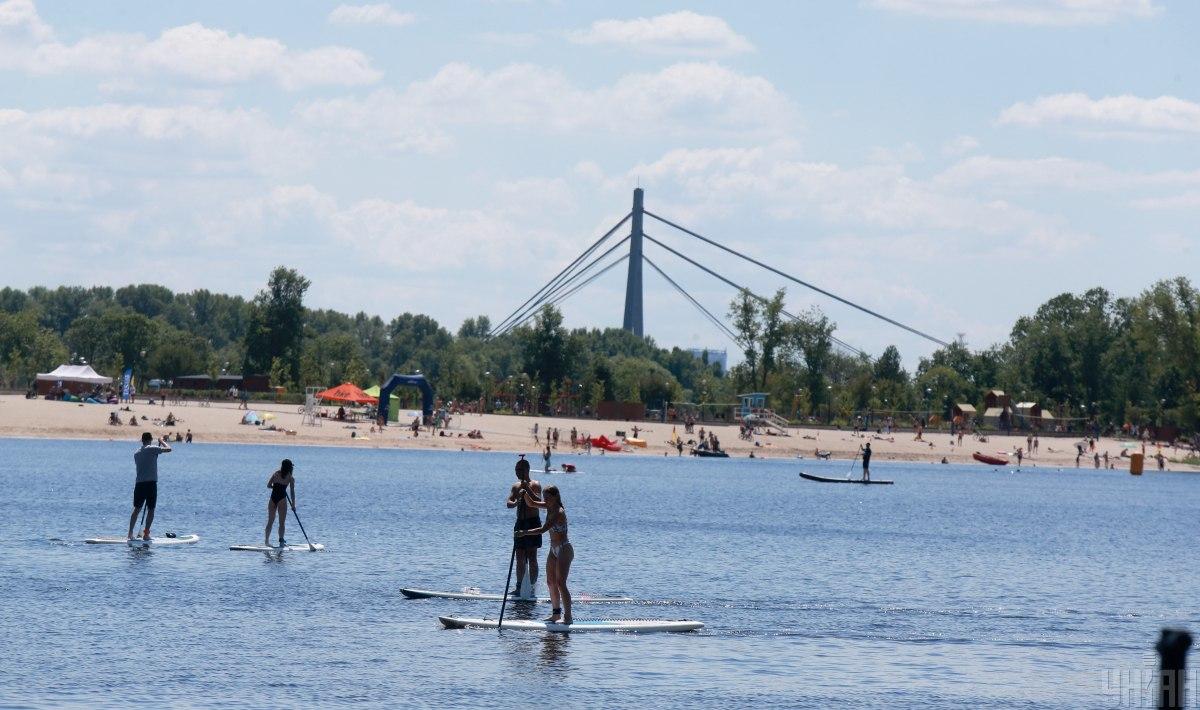Киян закликали не відвідувати столичні пляжі/ фото УНІАН, Олександр Синиця Киян закликали не відвідувати столичні пляжі/ фото УНІАН, Олександр Синиця