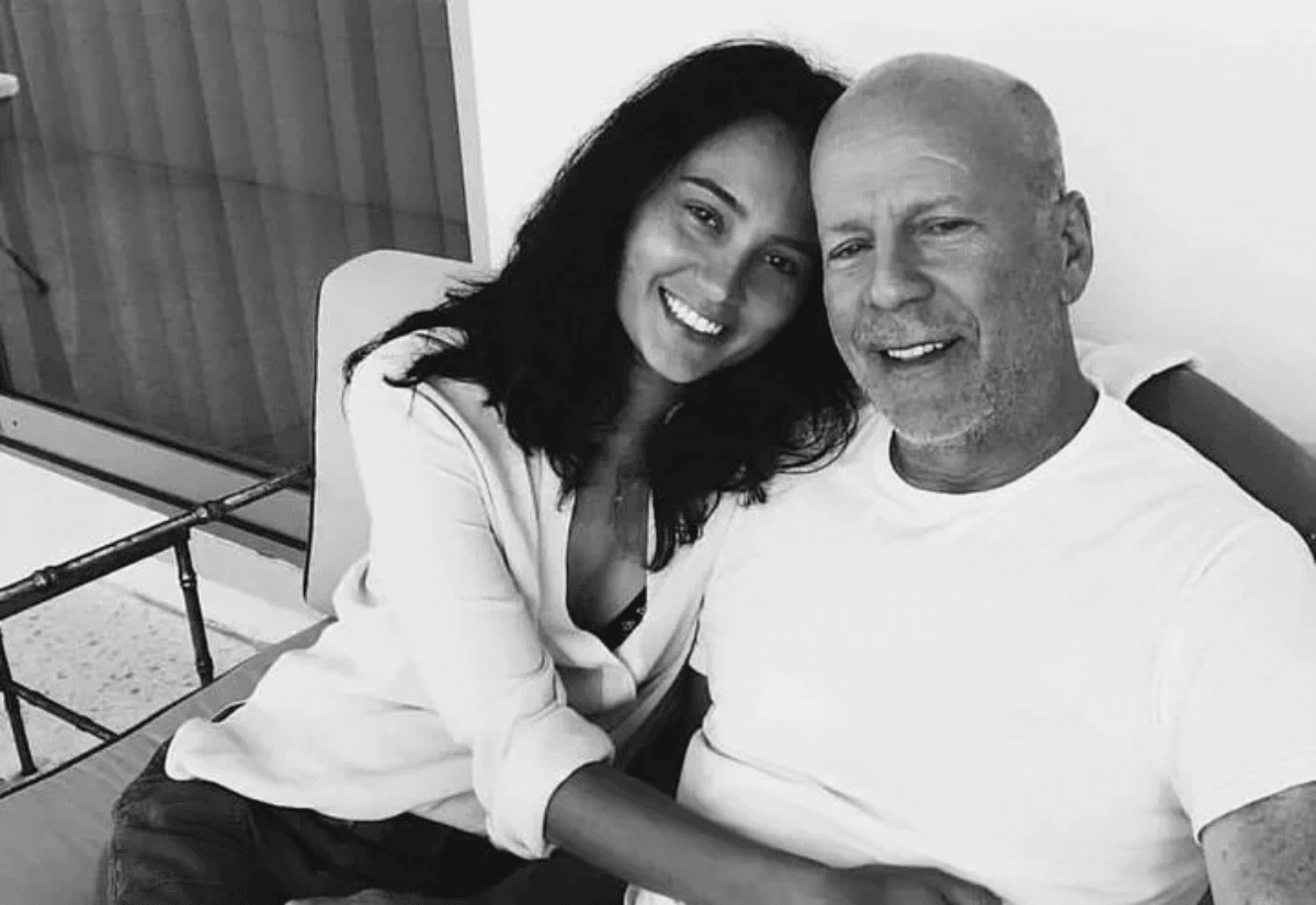 Брюсу Уиллис с женой / Скриншот Instagram