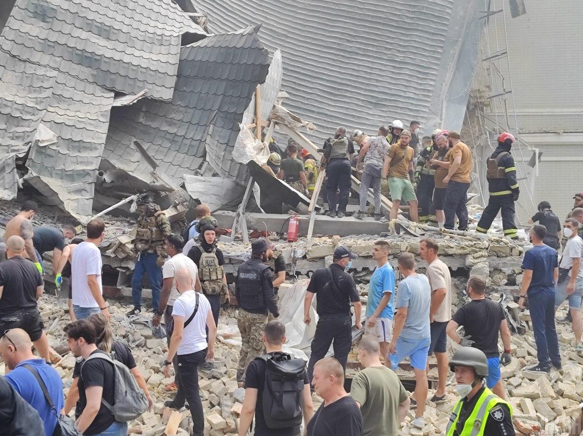 Детская больница пострадала от прямого попадания российской ракеты / фото УНИАН, Александр Синица Детская больница пострадала от прямого попадания российской ракеты / фото УНИАН, Александр Синица