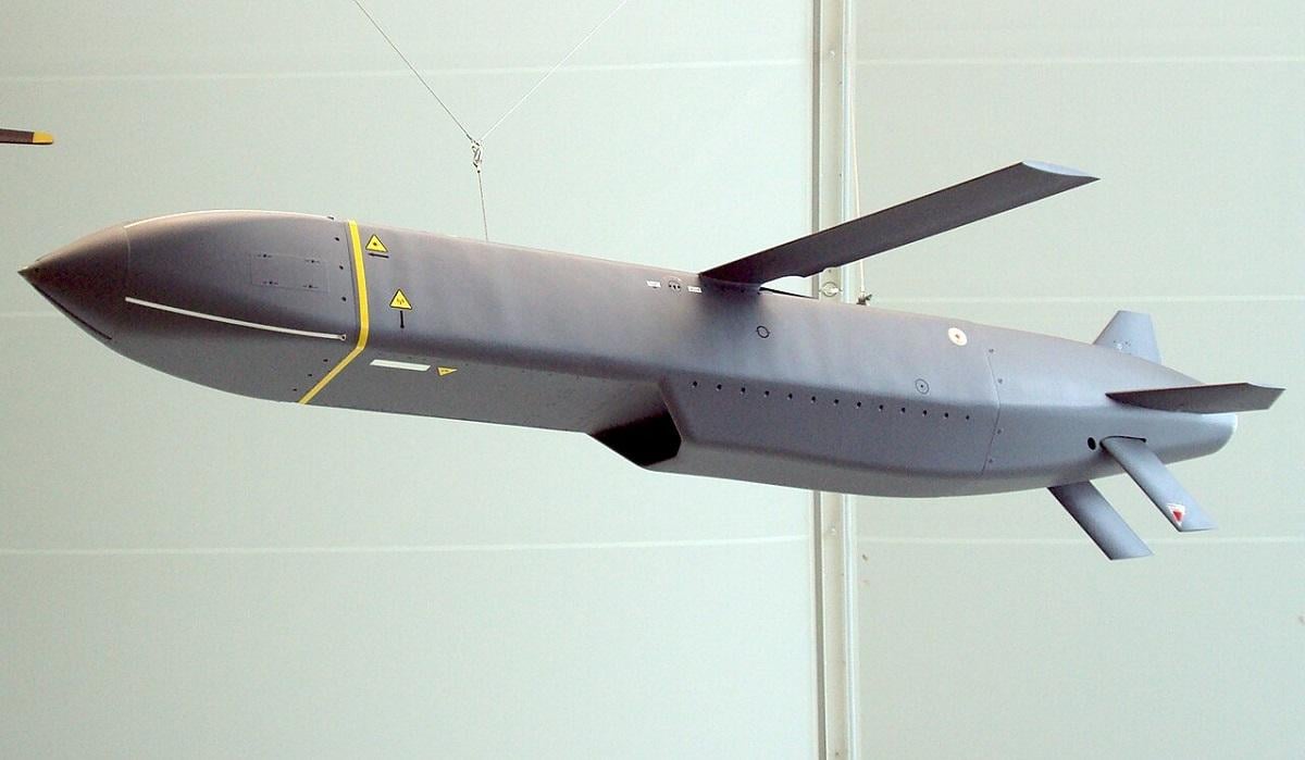 Від Storm Shadow до Hellfire: топ-10 найкращих високоточних керованих ракет для винищувачів