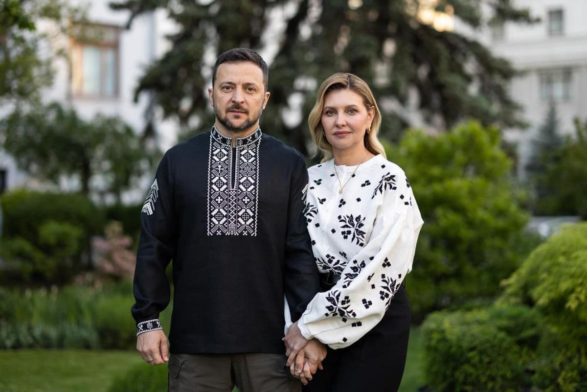 Елена Зеленская выбрала вышиванку с цветочным орнаментом / Скриншот Instagram Елена Зеленская выбрала вышиванку с цветочным орнаментом / Скриншот Instagram