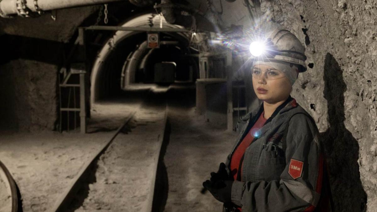 Британские СМИ в восторге от украинских женщин, которые во время войны идут работать шахтерами Британские СМИ в восторге от украинских женщин, которые во время войны идут работать шахтерами