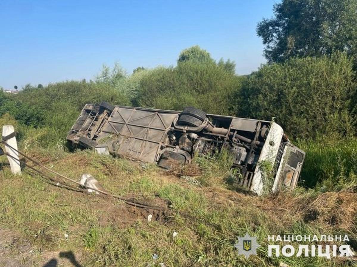Автобус с паломниками попал в ДТП / фото facebook.com/gynp.ternopil Автобус с паломниками попал в ДТП / фото facebook.com/gynp.ternopil