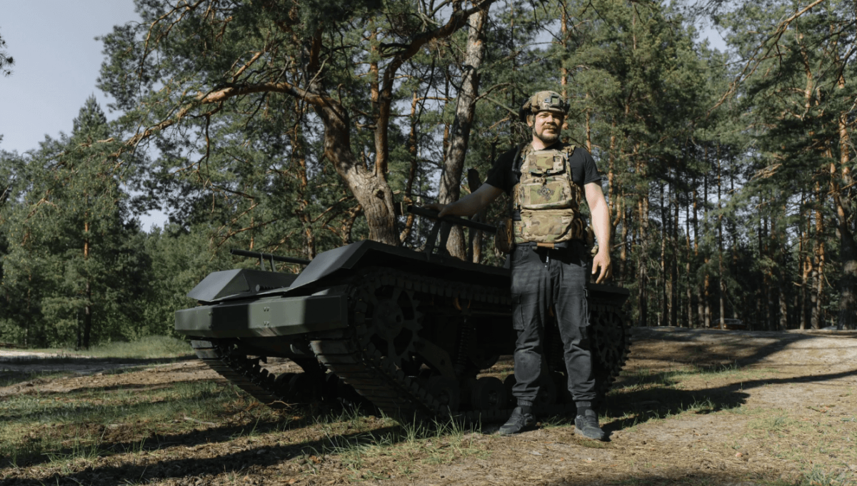 Універсальний гусеничний дрон на радіокеруванні / фото UkrPrototype Універсальний гусеничний дрон на радіокеруванні / фото UkrPrototype