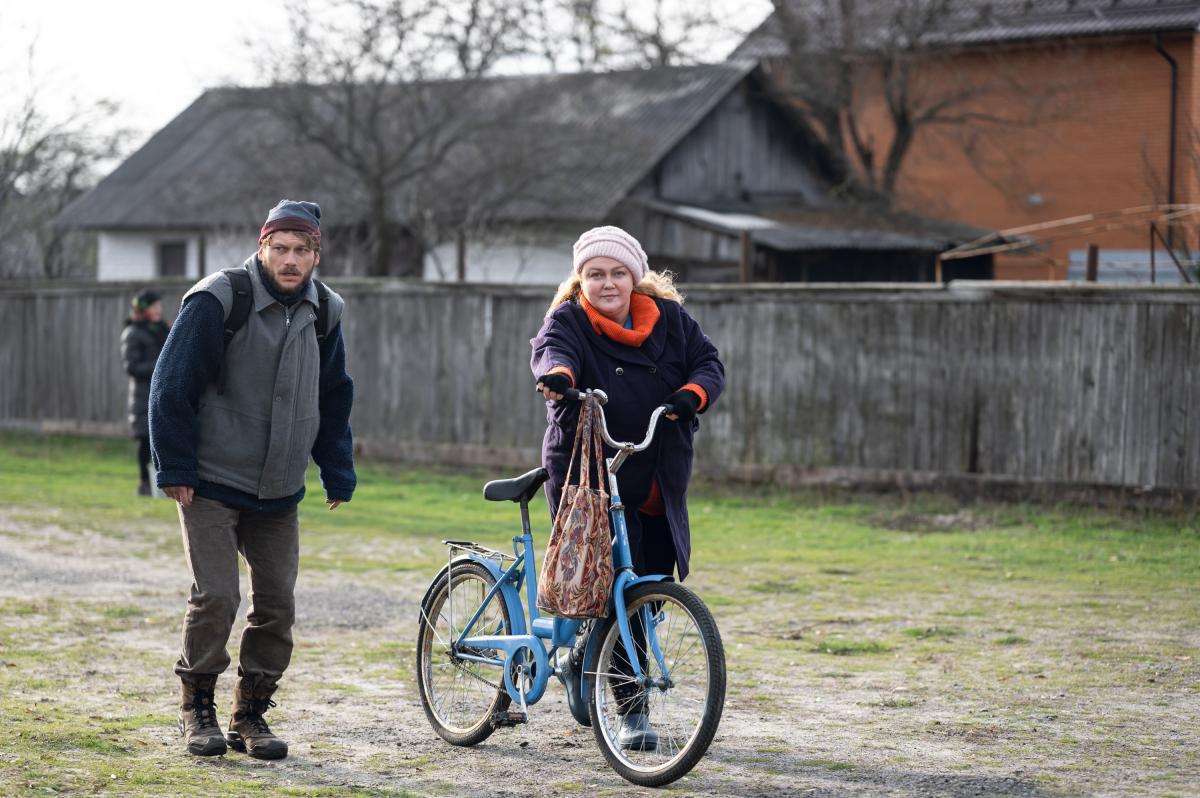 Серіал "Евакуація": актори Костянтин Темляк та Оляся Самаєва Серіал "Евакуація": актори Костянтин Темляк та Оляся Самаєва