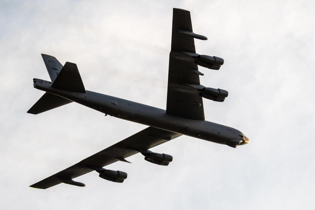 Скільки людей потрібно для керування бомбардувальником B-52 Скільки людей потрібно для керування бомбардувальником B-52
