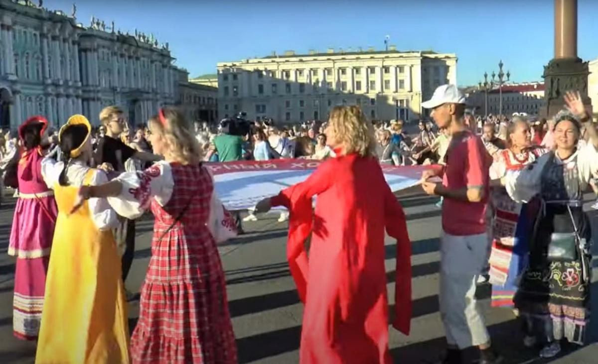 Хороводи незабаром можуть залишитися єдиною легальною розвагою в РФ / скріншот Хороводи незабаром можуть залишитися єдиною легальною розвагою в РФ / скріншот