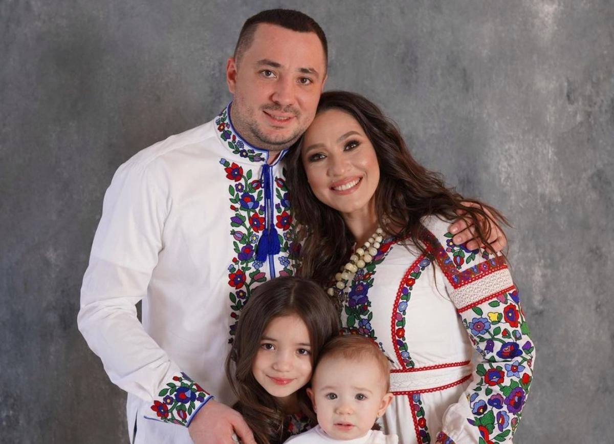 Наталка Карпа з чоловіком та дітьми / Скріншот Instagram Наталка Карпа з чоловіком та дітьми / Скріншот Instagram