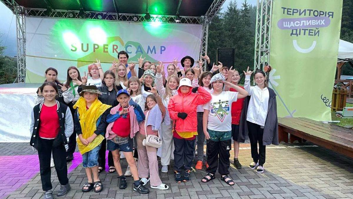 В лагерь "Hogwarts" в Карпатах поедут дети погибших сотрудников-защитников / фото metinvestholding.com В лагерь "Hogwarts" в Карпатах поедут дети погибших сотрудников-защитников / фото metinvestholding.com