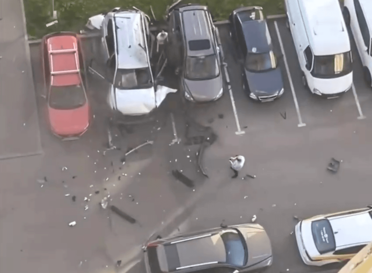 Toyota Land Cruiser, взорванная в Москве, принадлежит офицеру Андрею Торгашову / скриншот Toyota Land Cruiser, взорванная в Москве, принадлежит офицеру Андрею Торгашову / скриншот