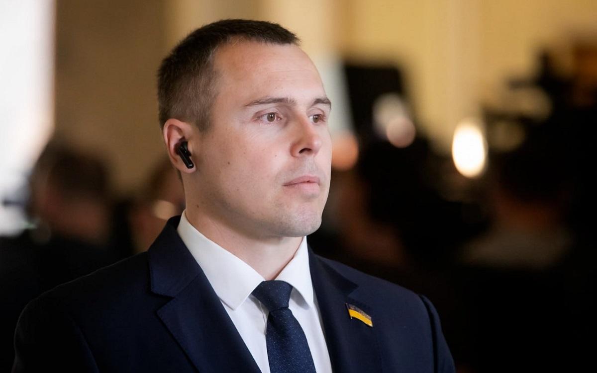 Роман Костенко вважає, що для україни прийнятний лише один сценарій завершення війни / фото прес-служба партії "Голос"