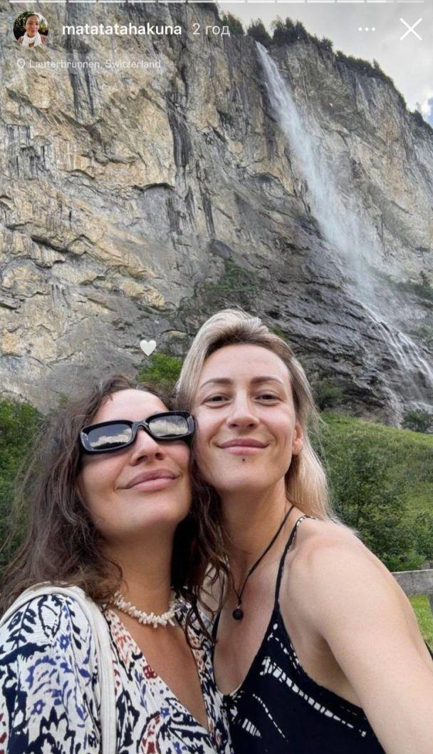 Зоя со своей девушкой / Скриншот Instagram Зоя со своей девушкой / Скриншот Instagram