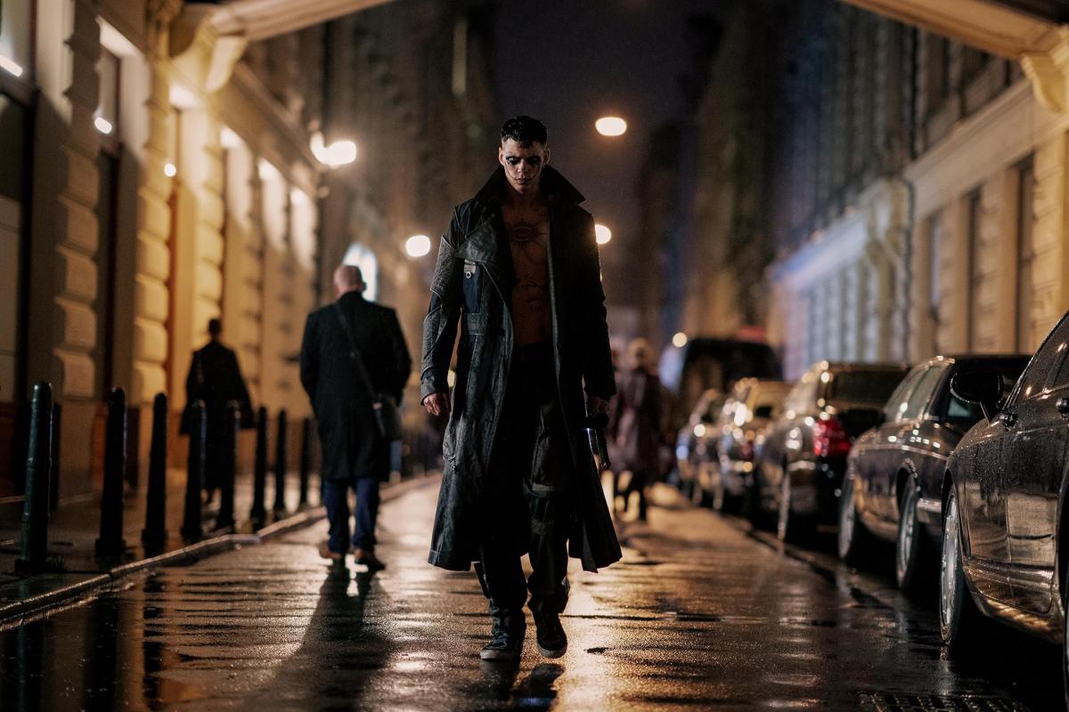 Кадр з фільму "Ворон" 2024 року / фото Adastra Cinema Кадр з фільму "Ворон" 2024 року / фото Adastra Cinema